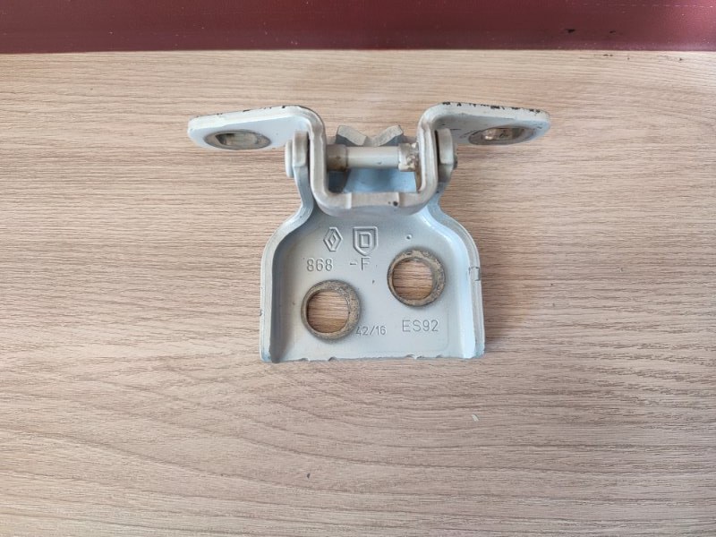 Петля двери