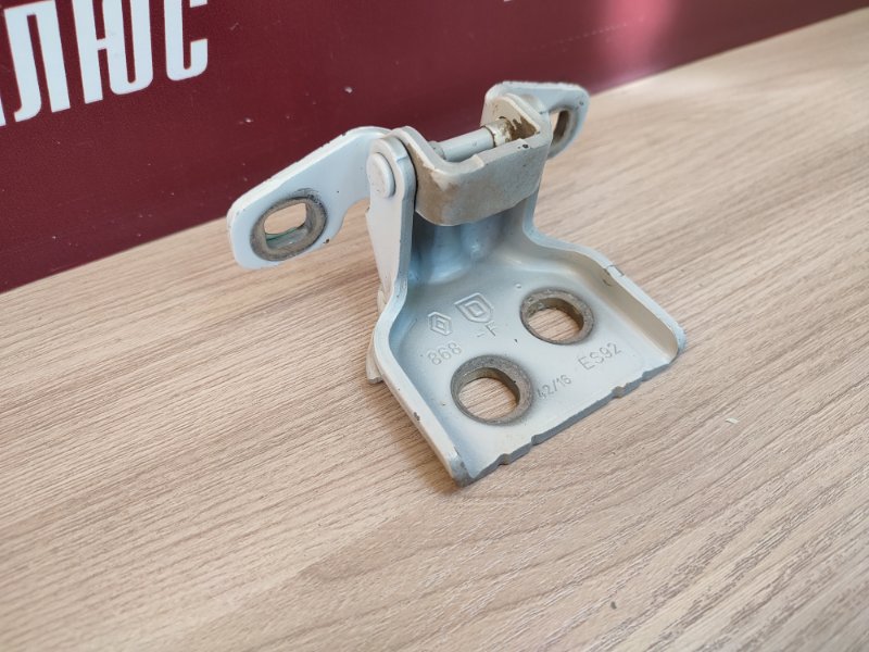 Петля двери