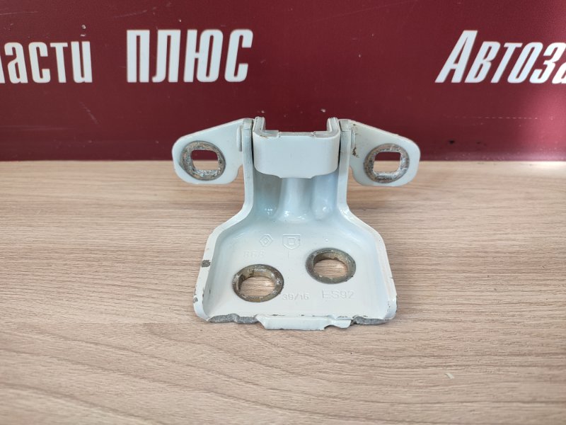 Петля двери