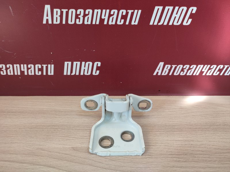 Петля двери