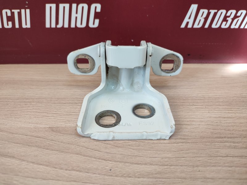 Петля двери