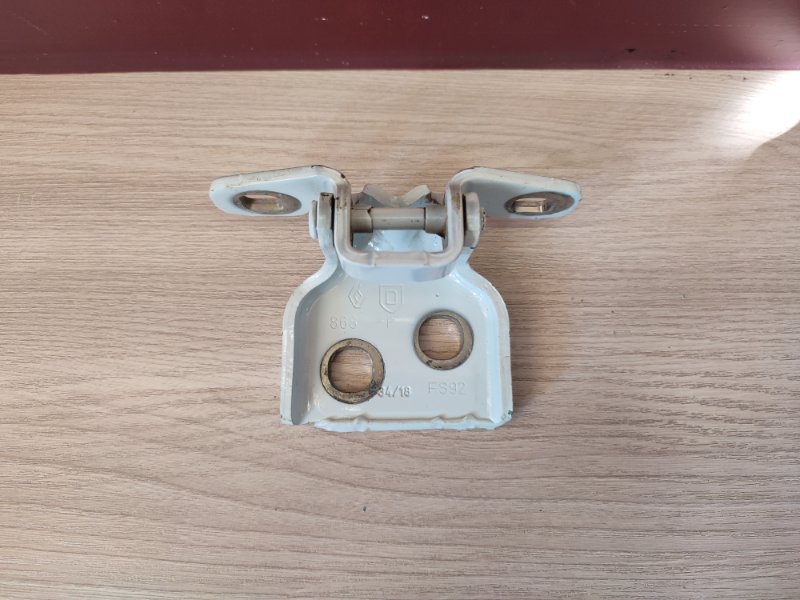 Петля двери