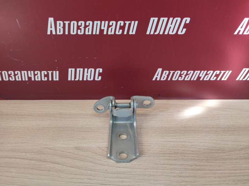 Петля двери