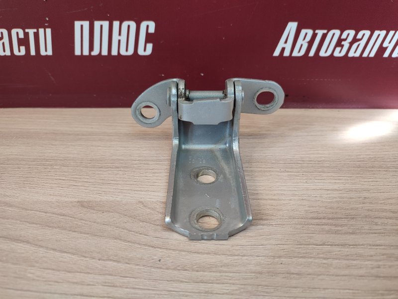 Петля двери