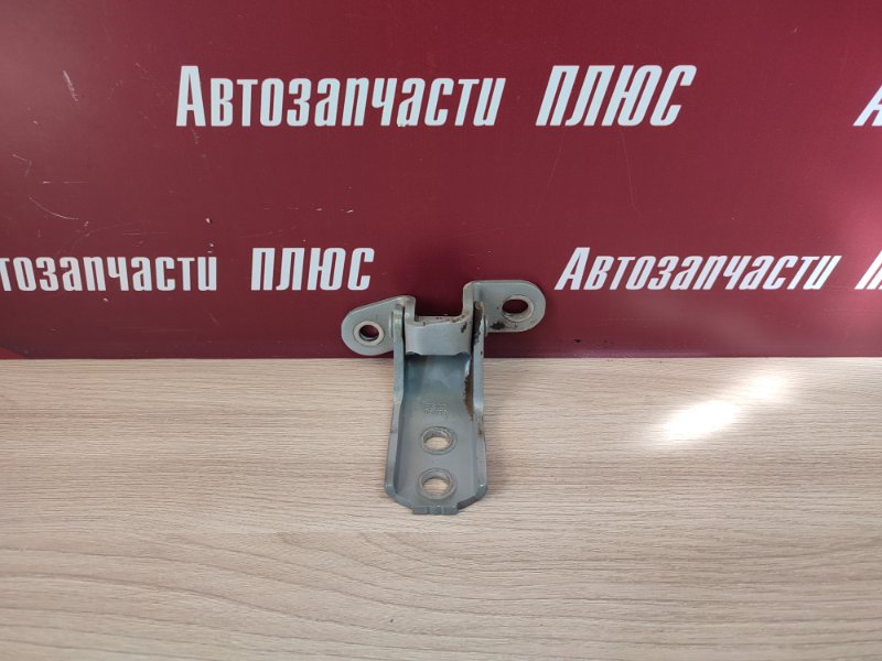 Петля двери