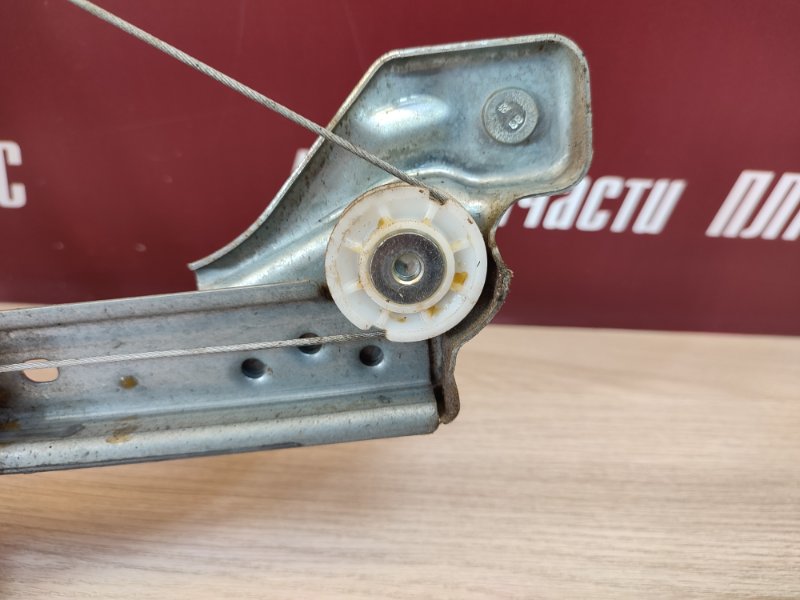 Стеклоподъемник    двери