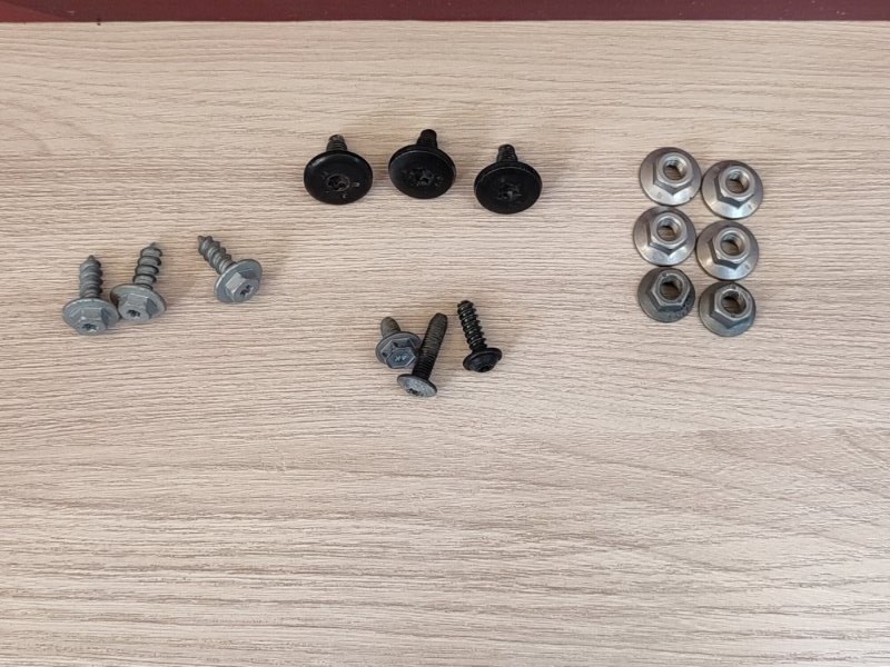 Крепеж двери