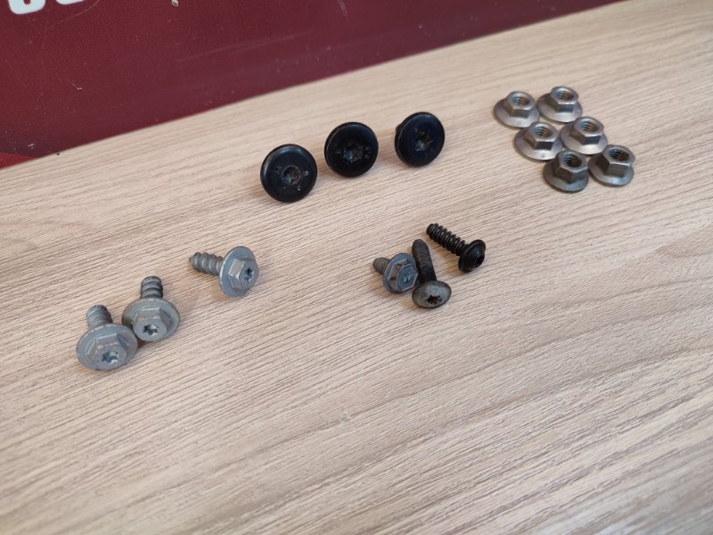 Крепеж двери