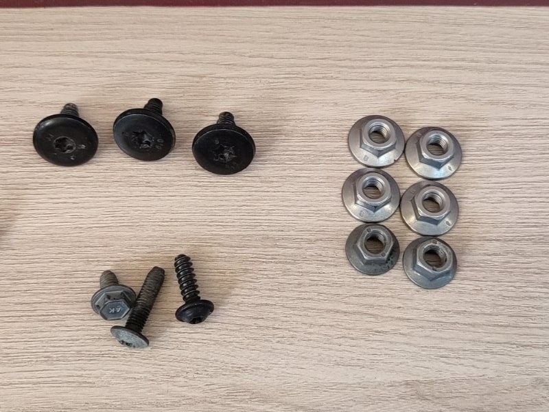 Крепеж двери