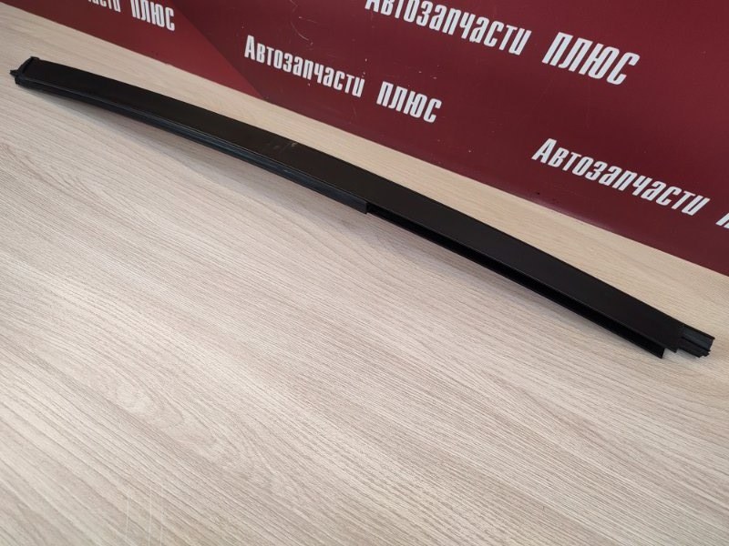 Направляющая стекла     двери