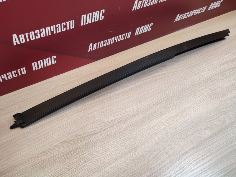 Направляющая стекла     двери