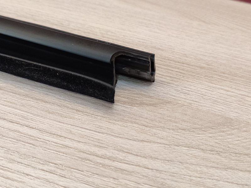 Уплотнитель стекла двери внутренний