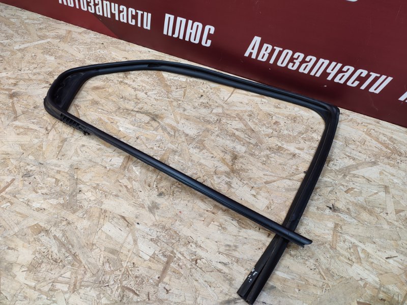 Уплотнитель стекла     двери