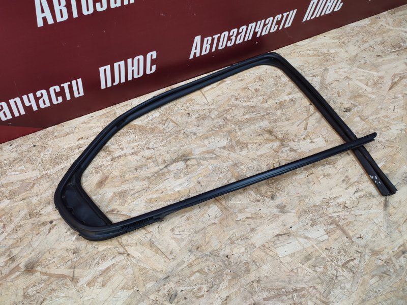 Уплотнитель стекла     двери