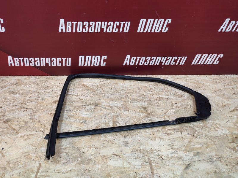 Уплотнитель стекла     двери