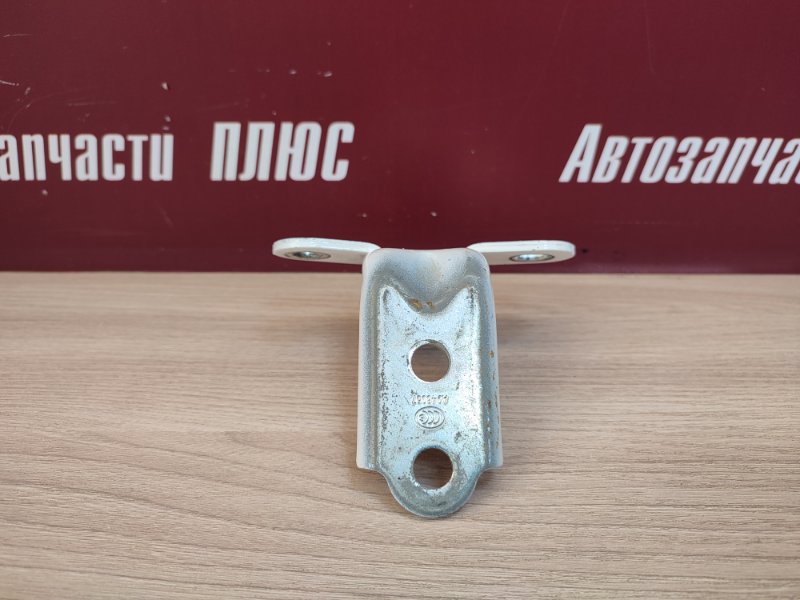 Петля двери