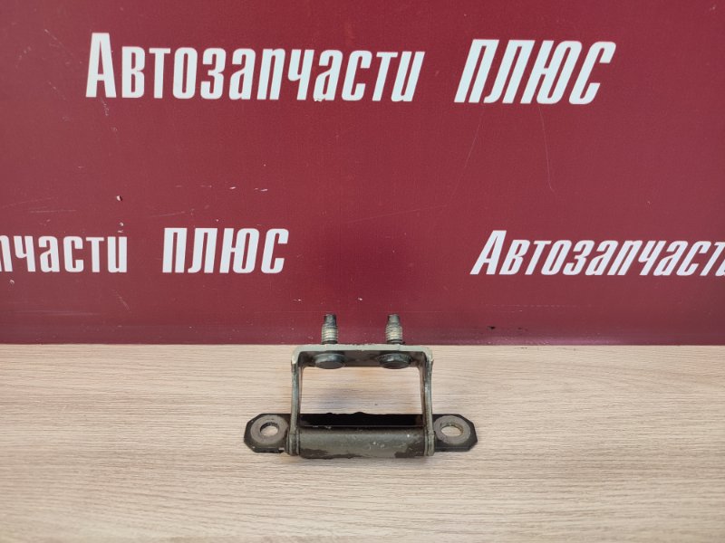 Петля двери багажника