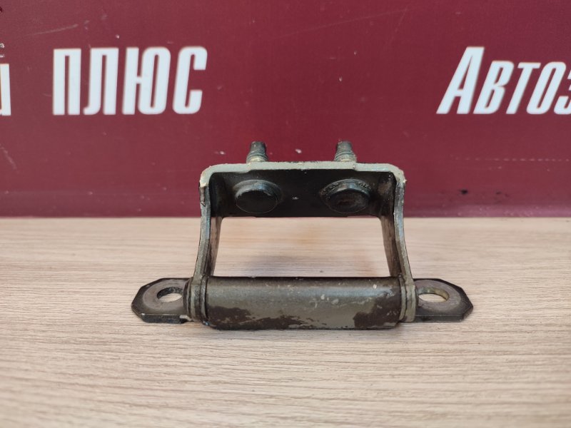 Петля двери багажника