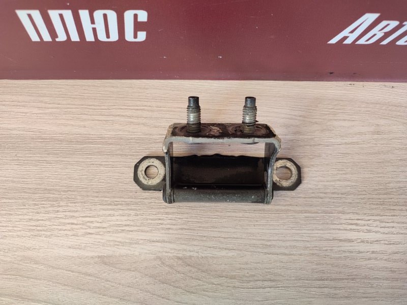 Петля двери багажника