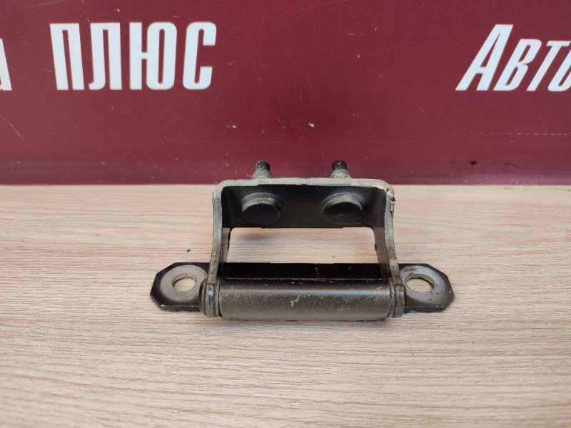 Петля двери багажника