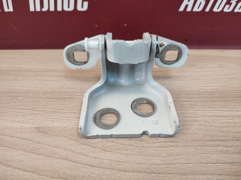 Петля двери