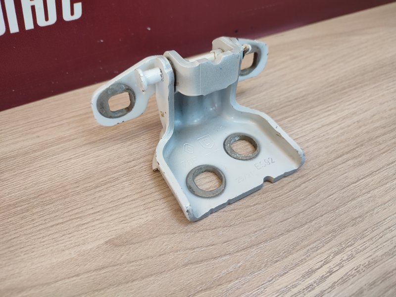 Петля двери