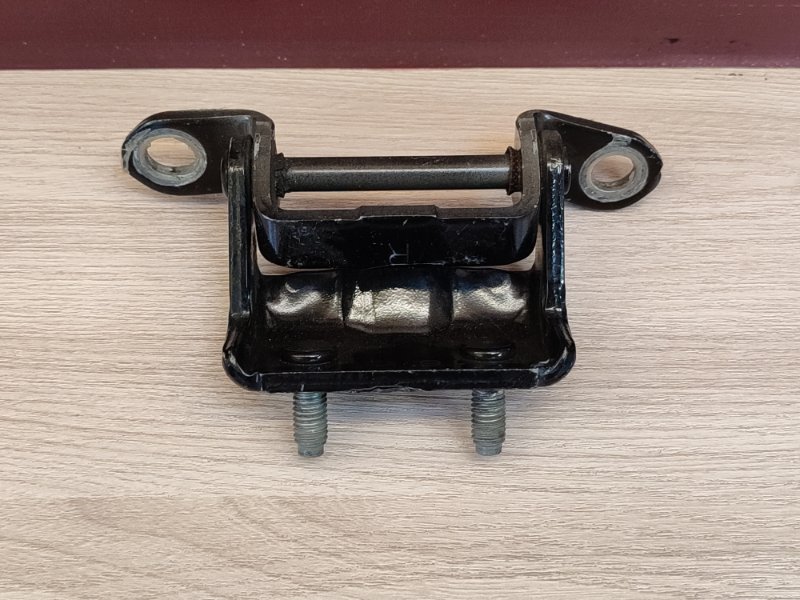 Петля двери