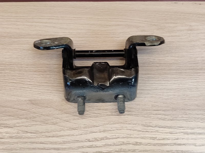 Петля двери