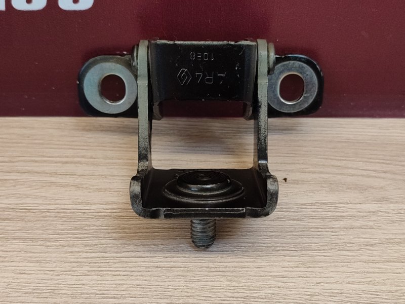 Петля багажника