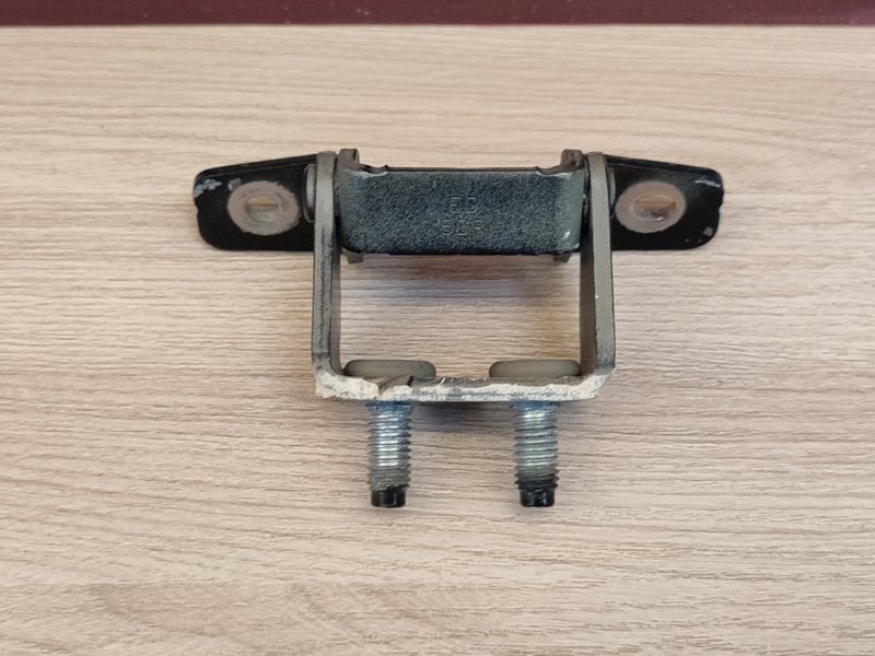 Петля багажника