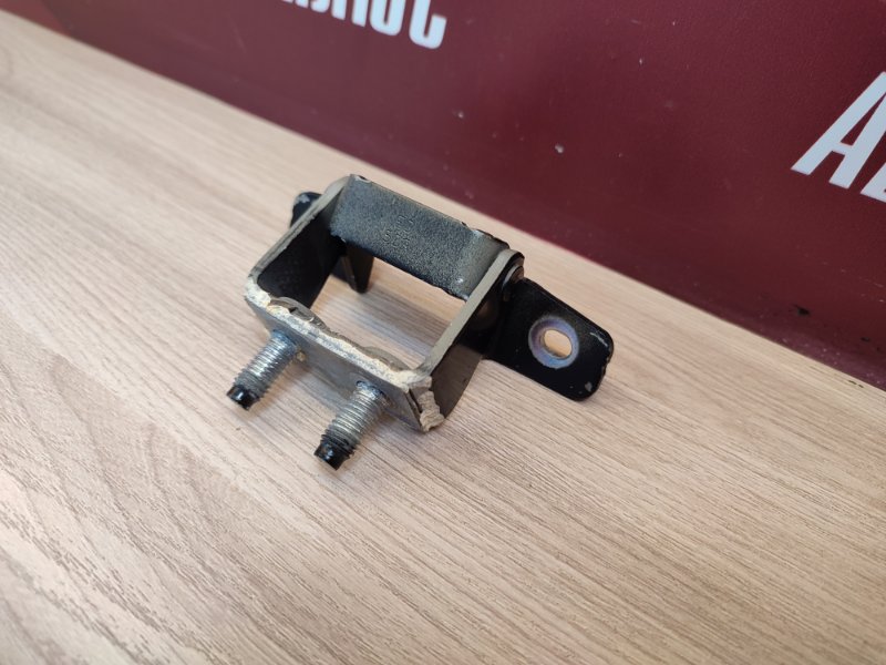 Петля багажника