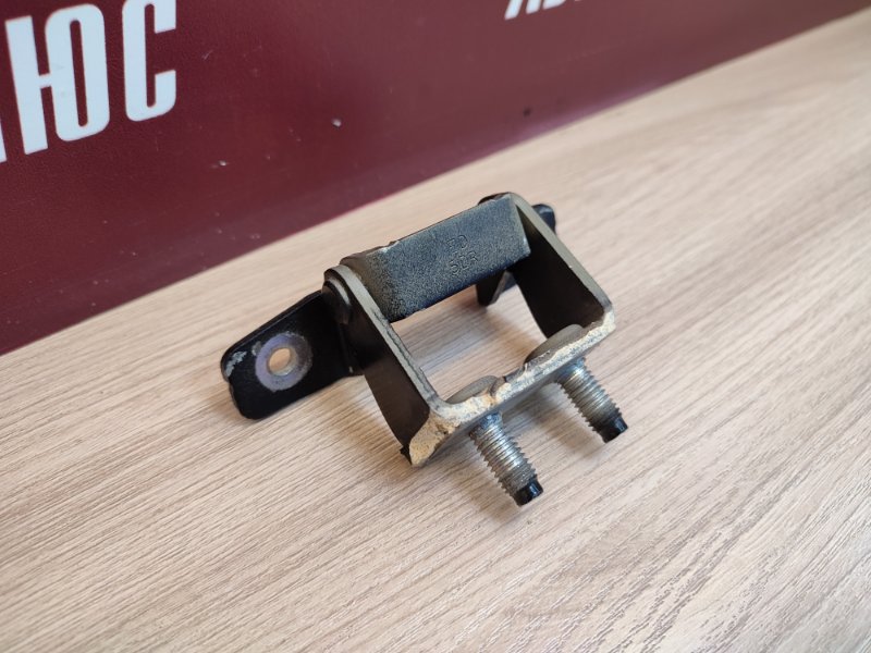 Петля багажника