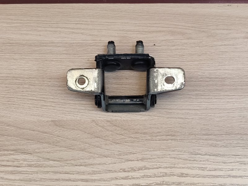 Петля багажника