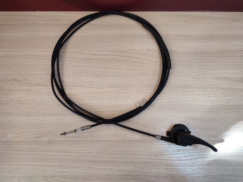 Трос лючка бензобака