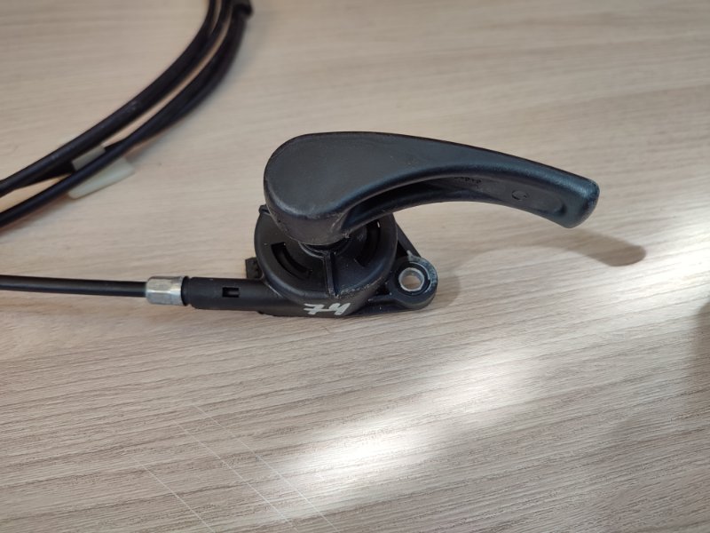 Трос лючка бензобака