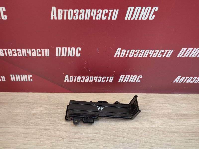 Крышка салонного фильтра