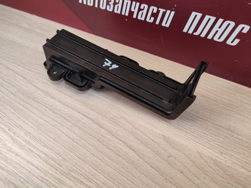 Крышка салонного фильтра