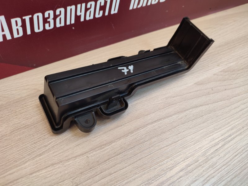 Крышка салонного фильтра