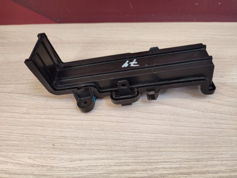 Крышка салонного фильтра