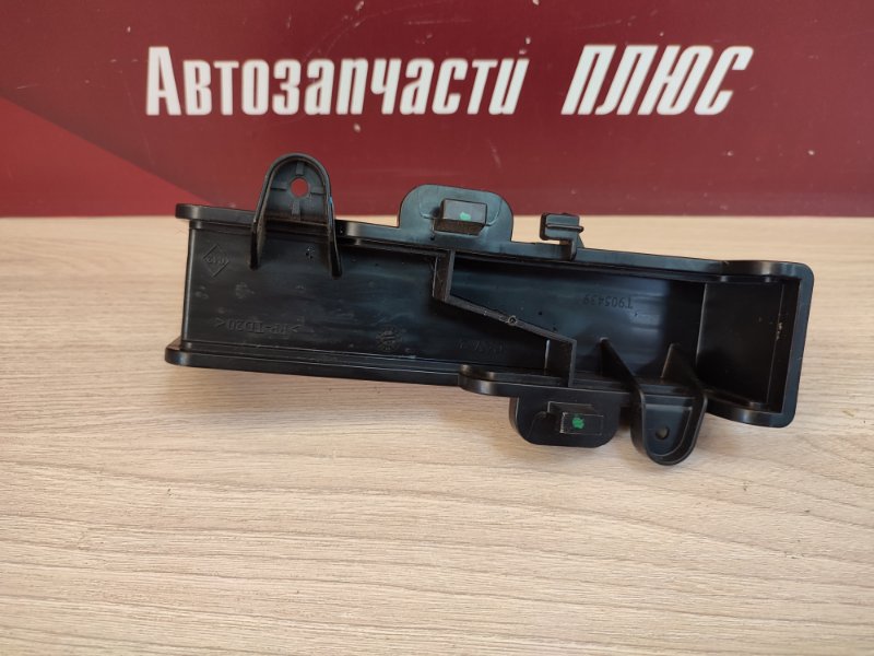 Крышка салонного фильтра