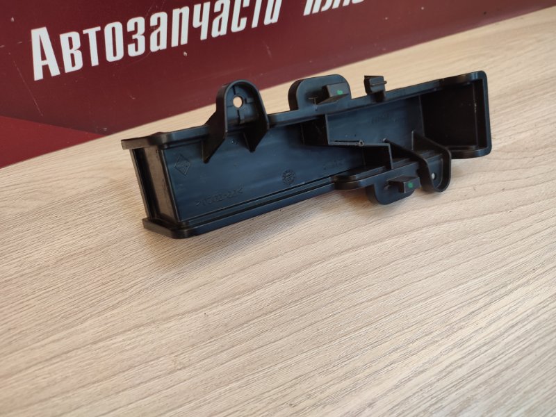 Крышка салонного фильтра