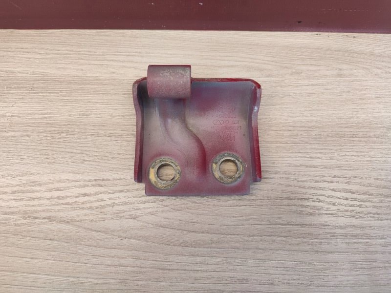 Петля двери