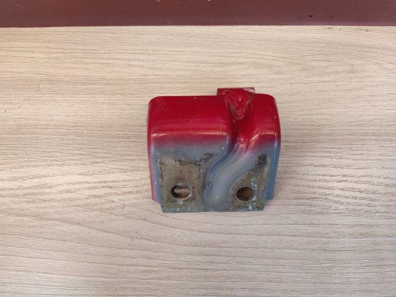 Петля двери