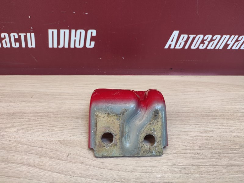 Петля двери