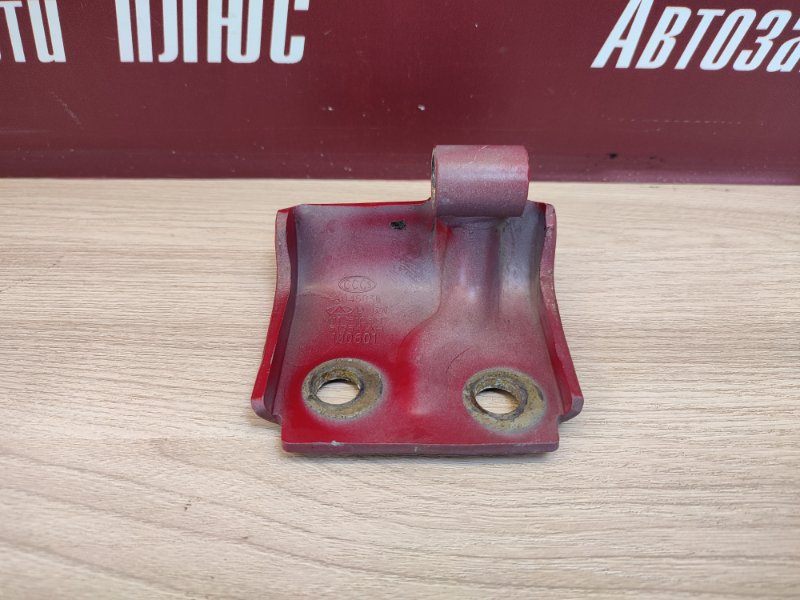 Петля двери