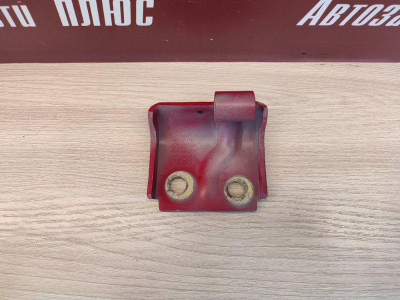 Петля двери