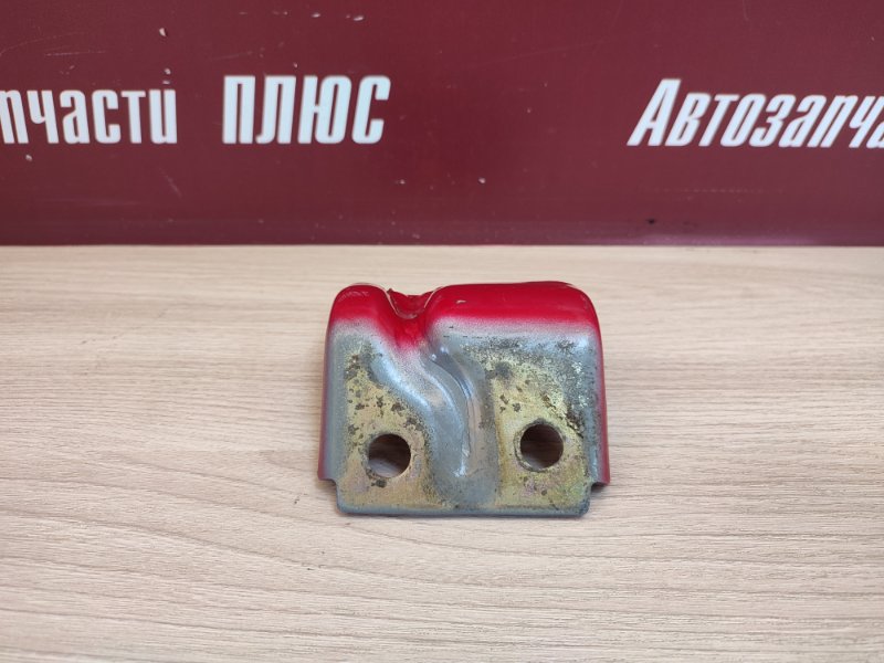 Петля двери