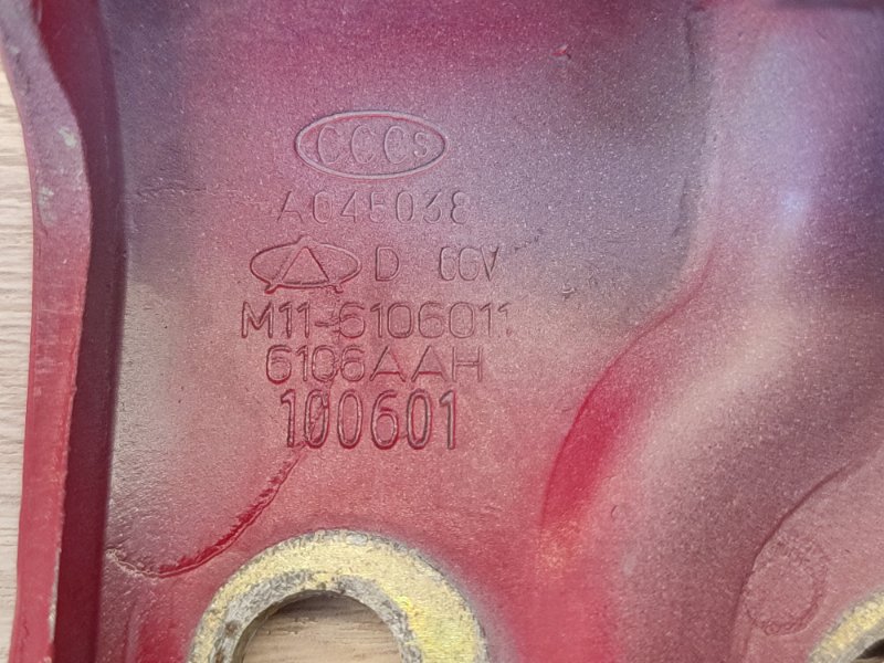 Петля двери