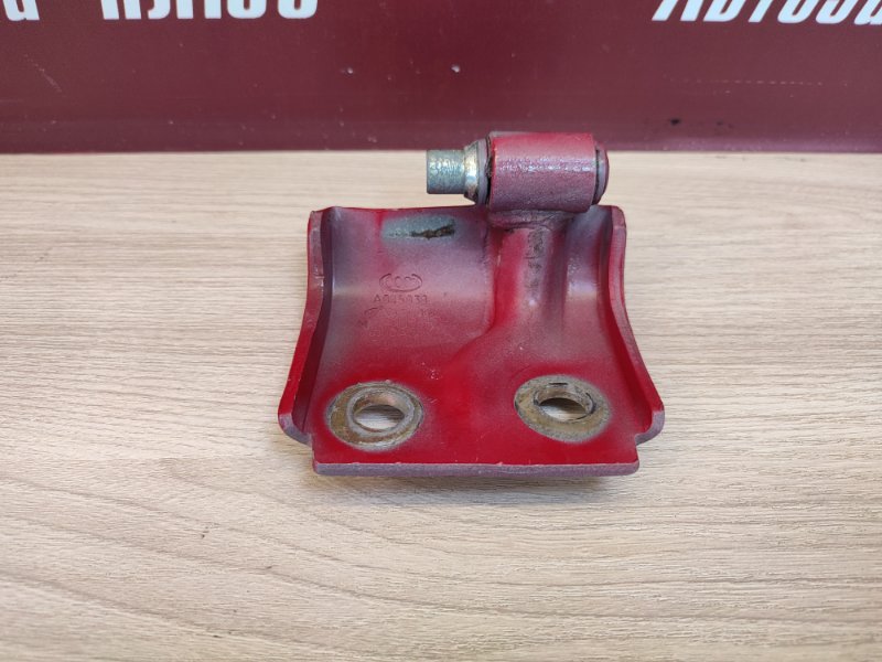 Петля двери