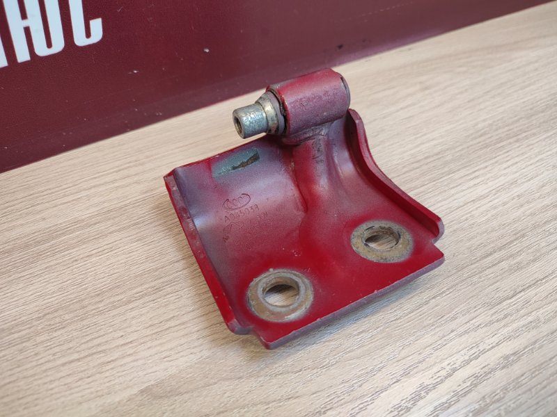 Петля двери